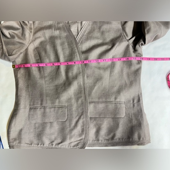 LOFT Taupe linen blend crop blazer size 6. - Picture 12 of 13
